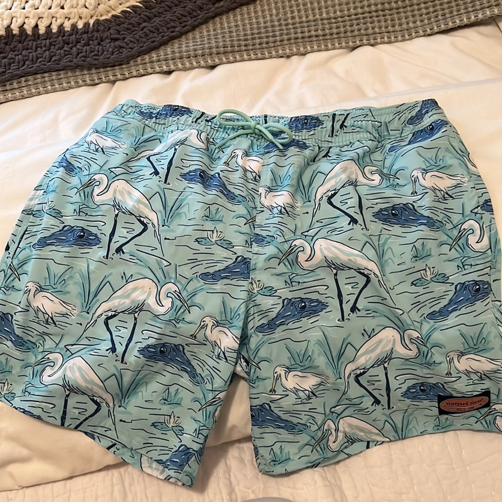 NEW Vineyard Vines Mens M Swim Trunks